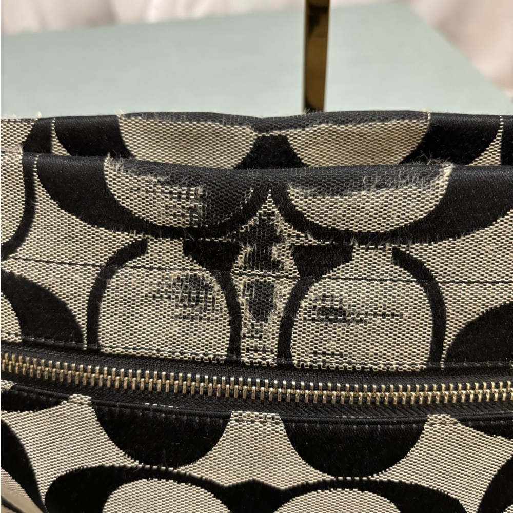Coach F15067 Black and Gray Shoulder Bag Very Clean Inside - Picture 3 of 16